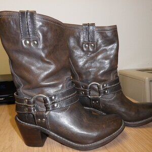 Beautiful Condition Frye Round / Almond Toe Tall Dark Boots - All Leather